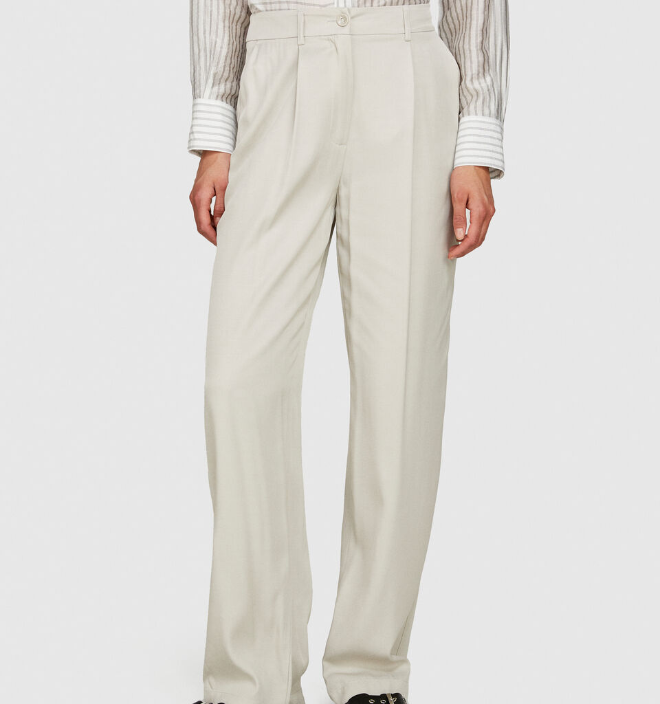 Low-waisted flared fit trousers - women's flared trousers - Beige | Sisley image number 4